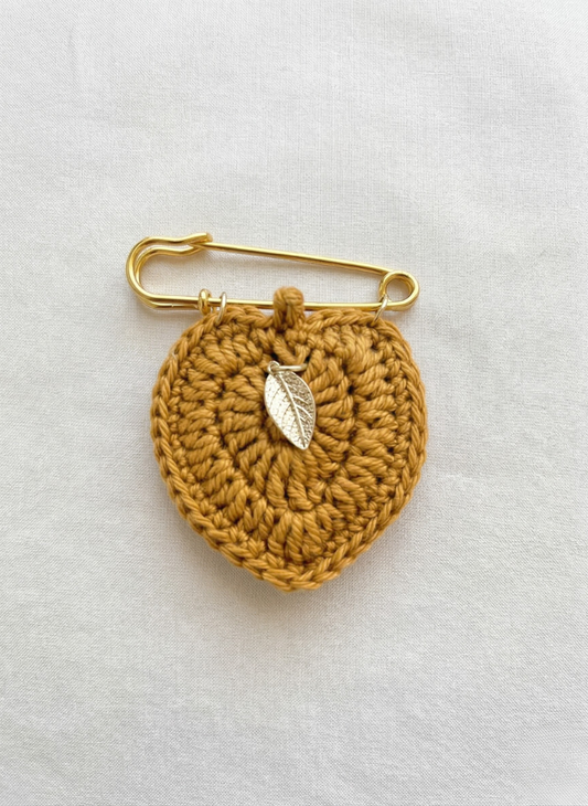 Broche Feuille sculptée jaune