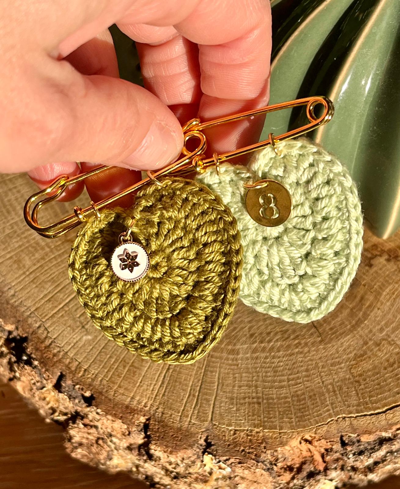 Broche Feuille sculptée verte