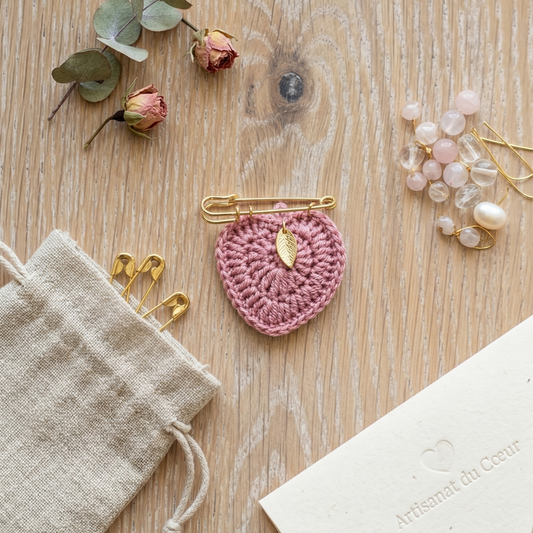 Broche Feuille sculptée rose