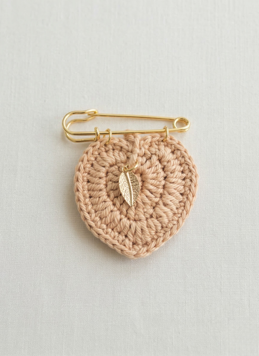 Broche Feuille sculptée jaune