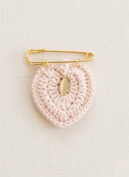 Broche Feuille sculptée jaune