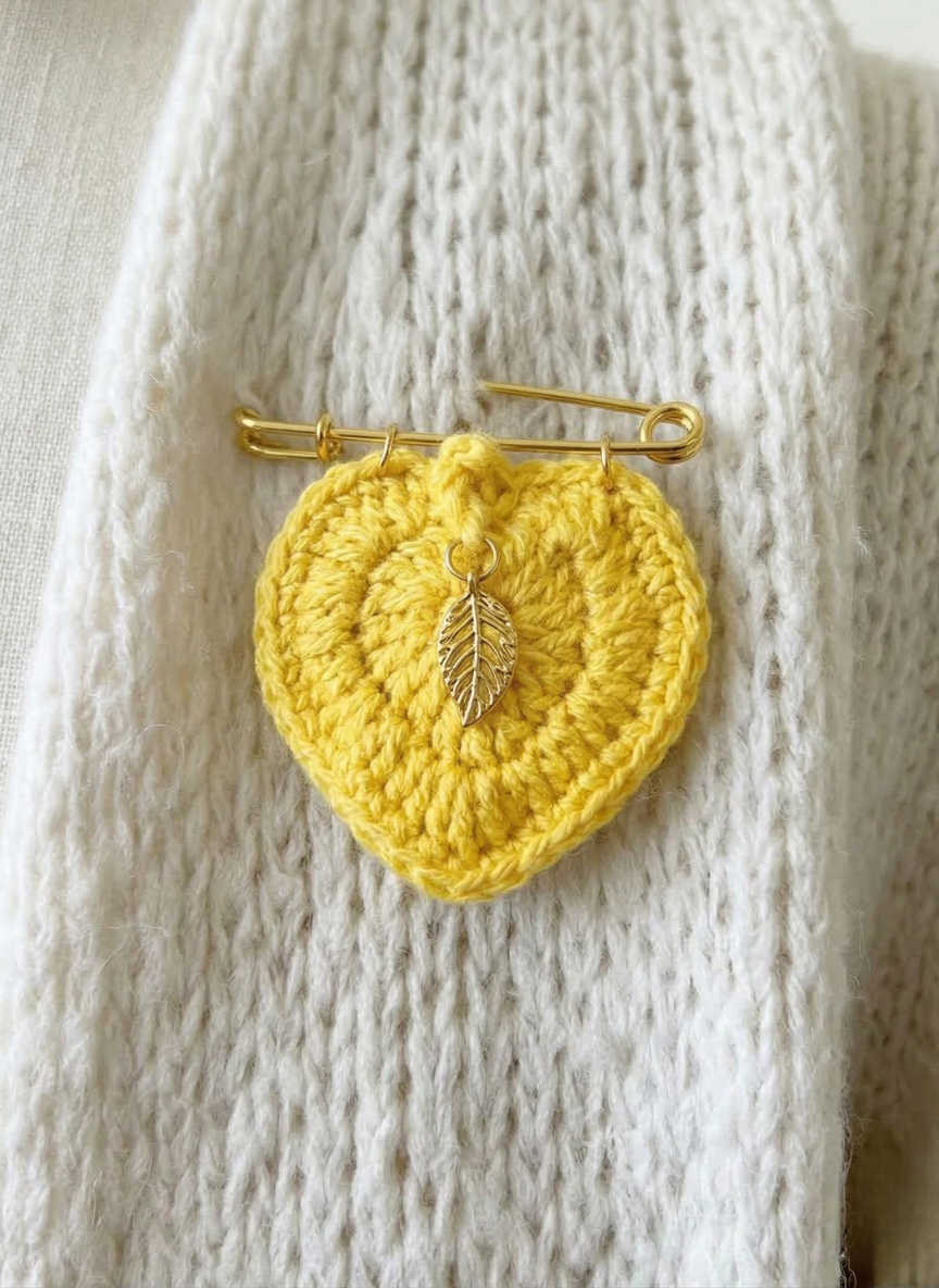Broche Feuille sculptée jaune