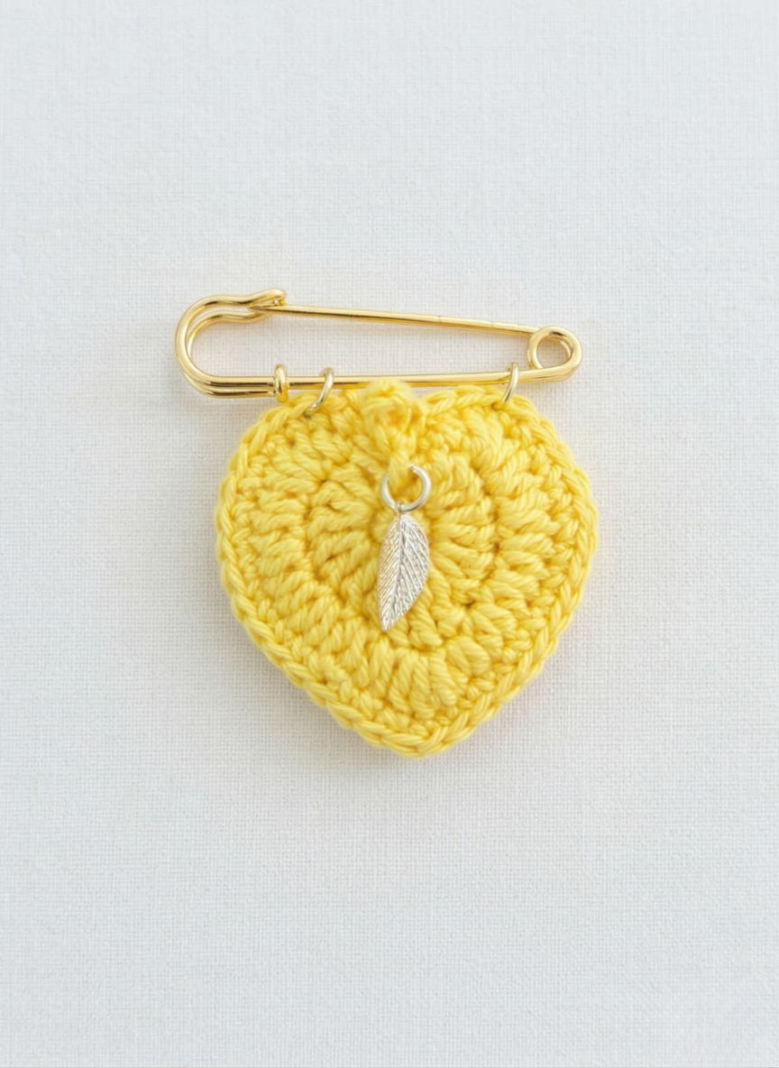 Broche Feuille sculptée jaune