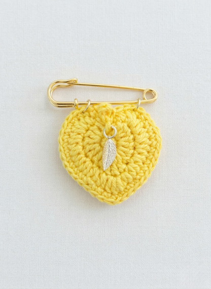 Broche Feuille sculptée jaune