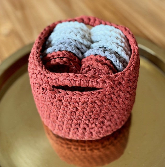 Panier crocheté à la main  "Feuilles et lumières"